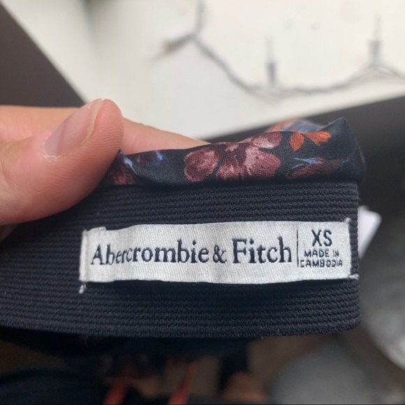 Light Floral Silky Abercrombie & Fitch Skirt - Picture 7 of 7
